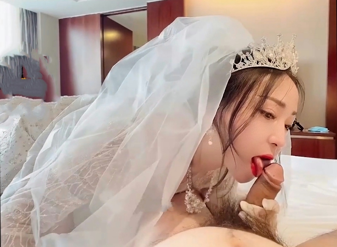 还未到结婚年龄的肥臀婊扮华丽新娘母狗